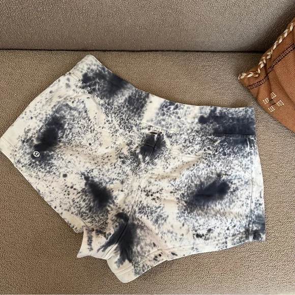 lululemon Inner Glow 3” shorts - Picture 5 of 6